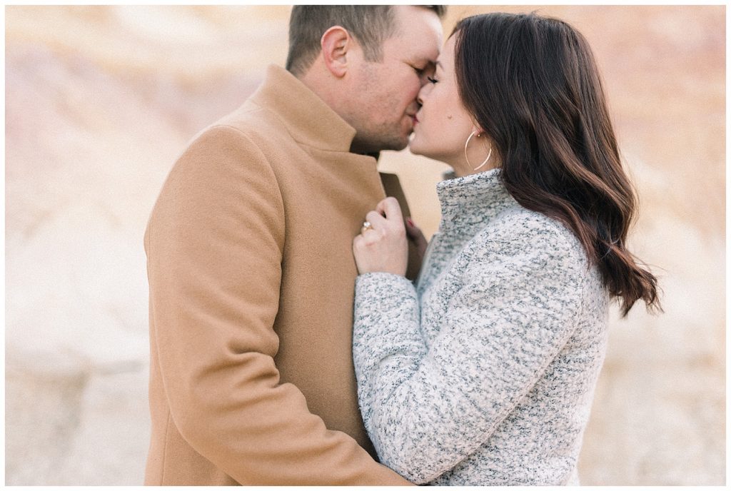 couple kissing