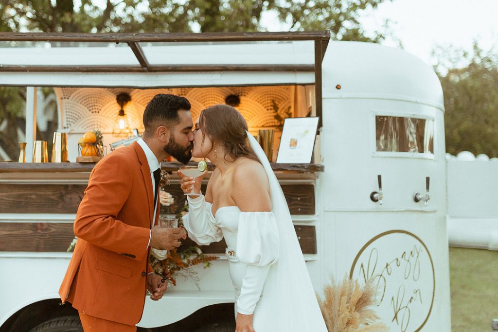 Elegant Modern Autumn Inspired Wedding_Shaina Sterrett Photography_022A0765_low 1024x683
