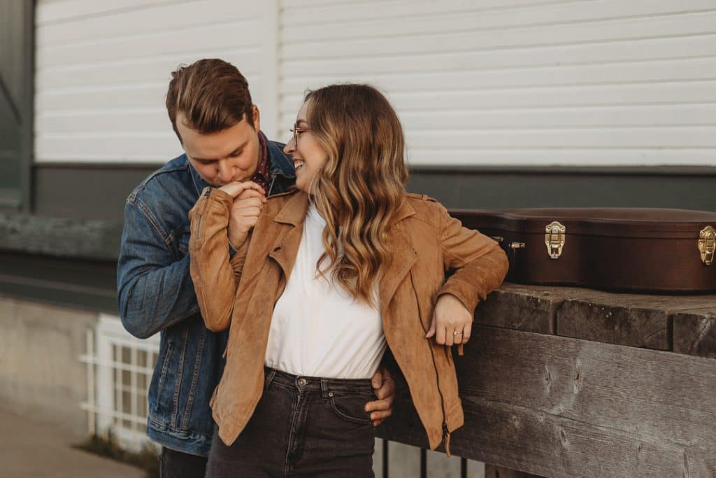 Manchuk_Lesko_dxb creative co_low._dariaxbencreativeco_vintage_engagement_session 6 1024x683