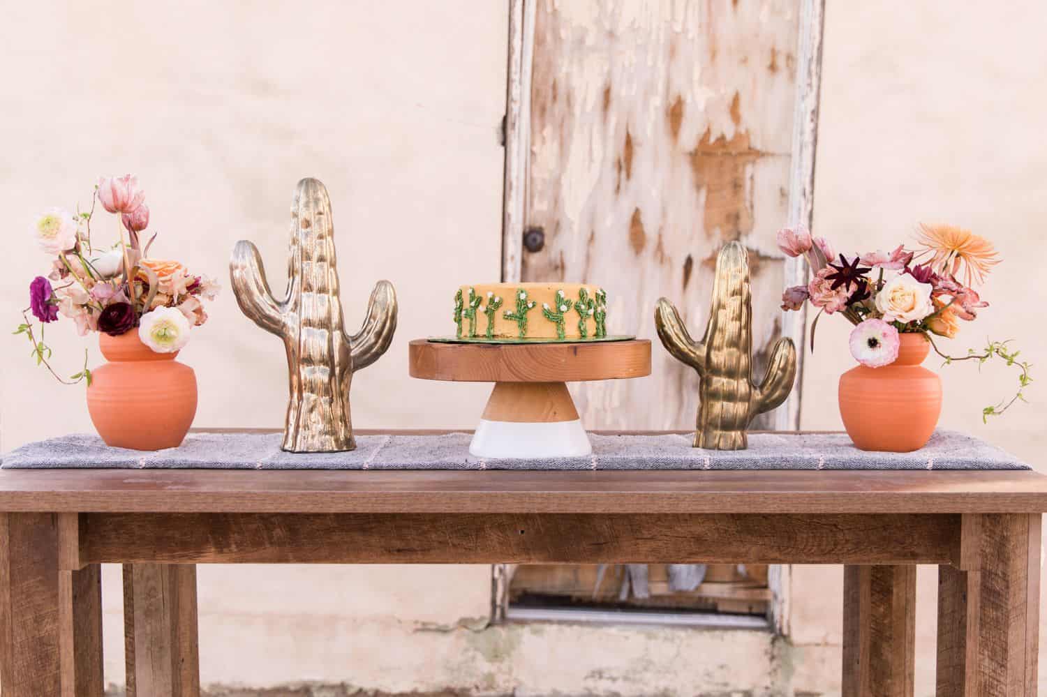 Tips for an Easy, Affordable Styled Shoot (cactus themed wedding cake)