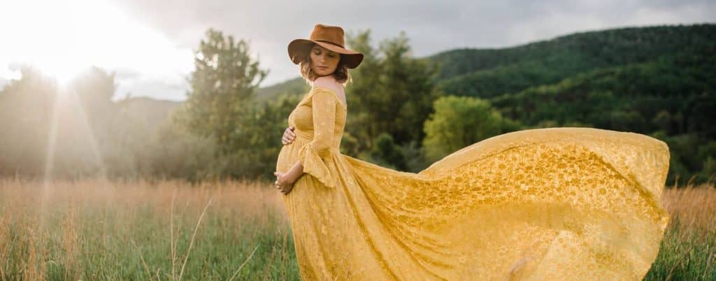 header blog mom maternity poses 006
