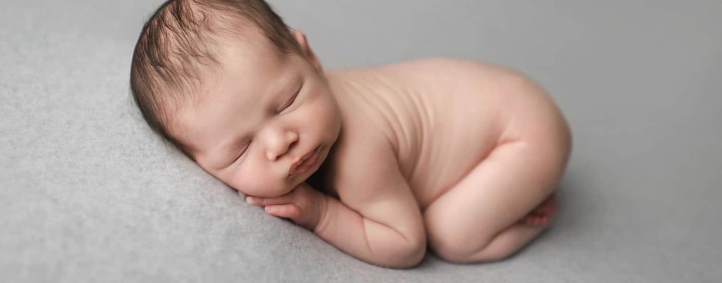 header blog newborn poses 101