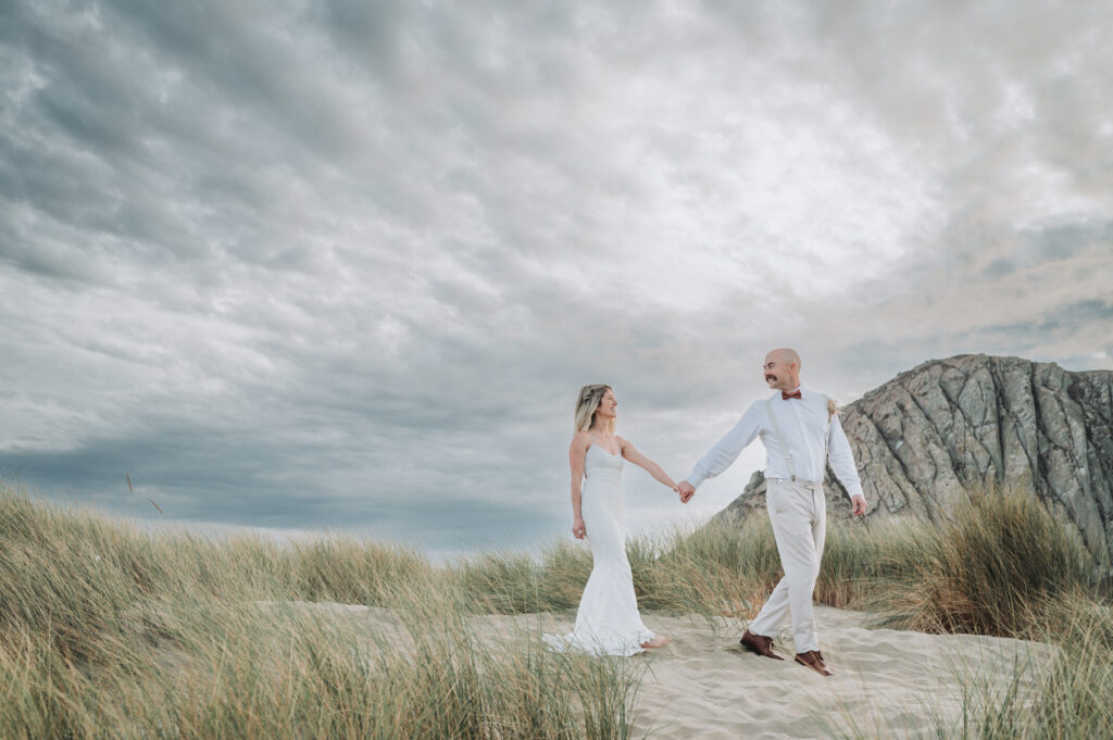 walking running pose burlap oak wedding photography