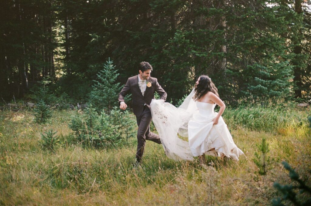 walking running pose francis sylvest 1