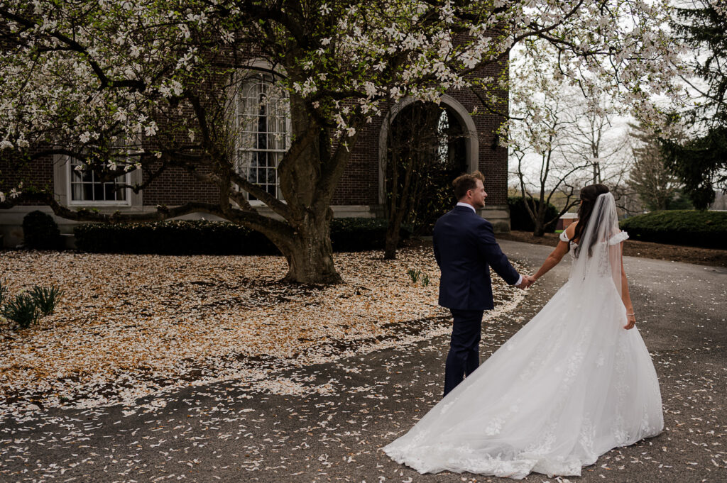 walking running pose green apple photography 1 2