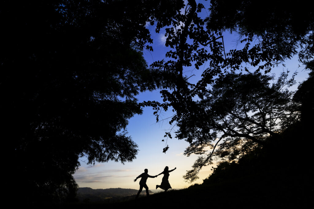 walking running pose mauricio urena photography 3