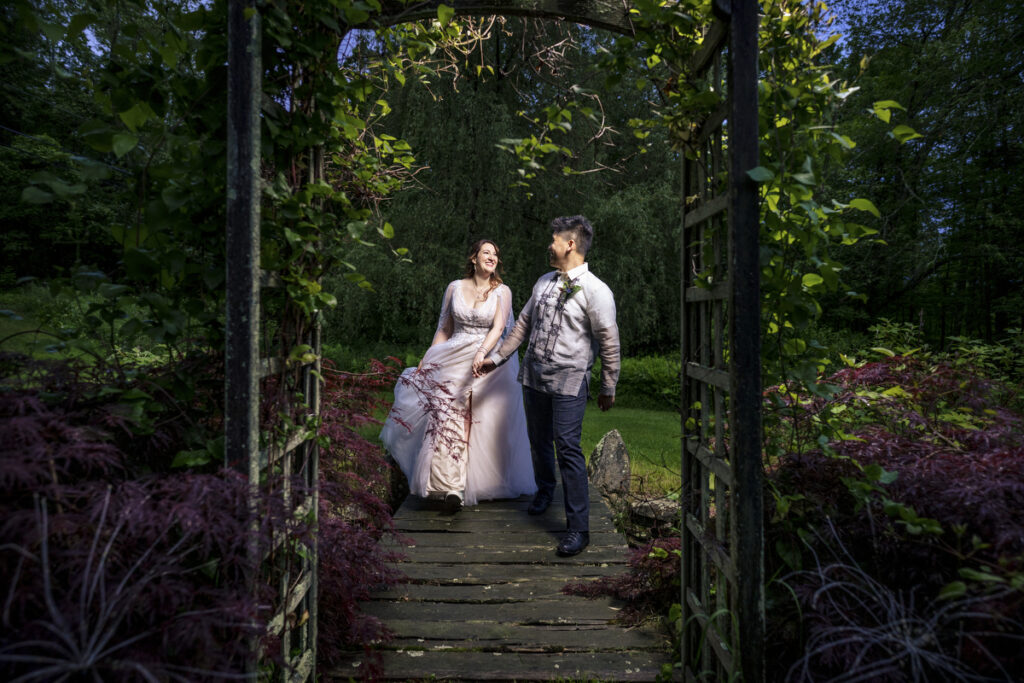 walking running pose nix weddings 01